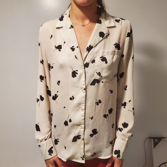 Hella cute flower button down - Picture 4 of 7